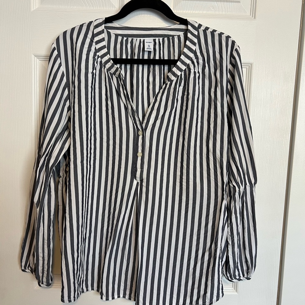Striped white and navy old navy top